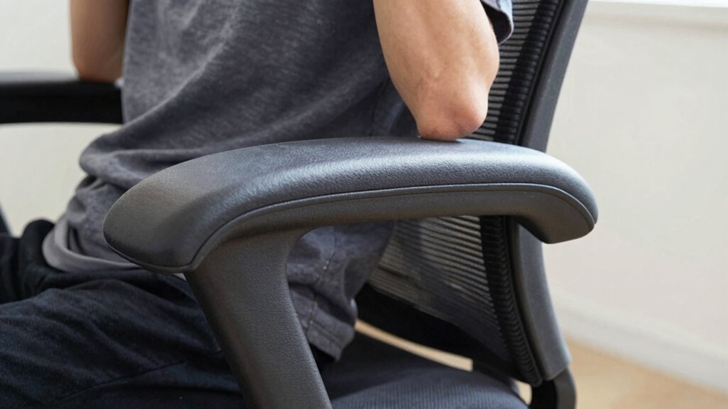 signs of shoulder discomfort